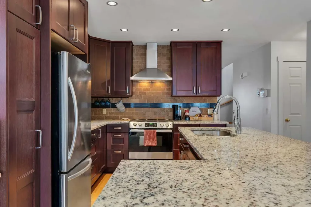 229 22 Avenue NE Calgary AB T2E 1T6