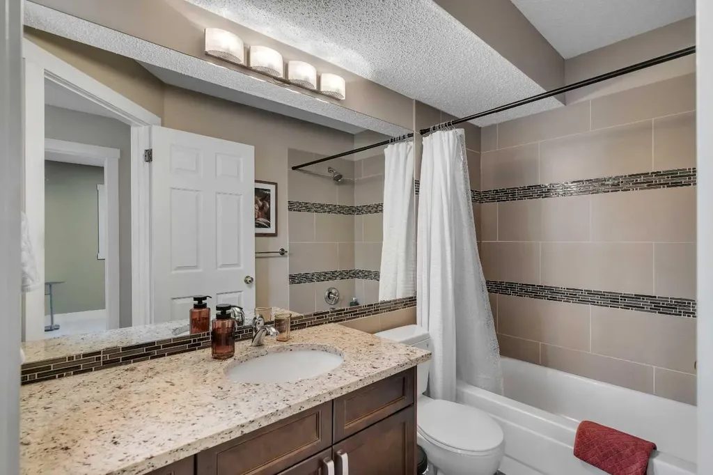 229 22 Avenue NE Calgary AB T2E 1T6
