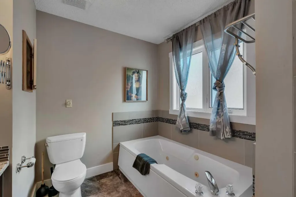 229 22 Avenue NE Calgary AB T2E 1T6