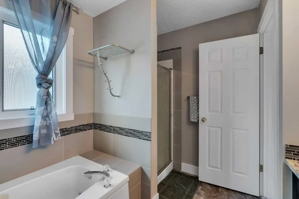 229 22 Avenue NE Calgary AB T2E 1T6