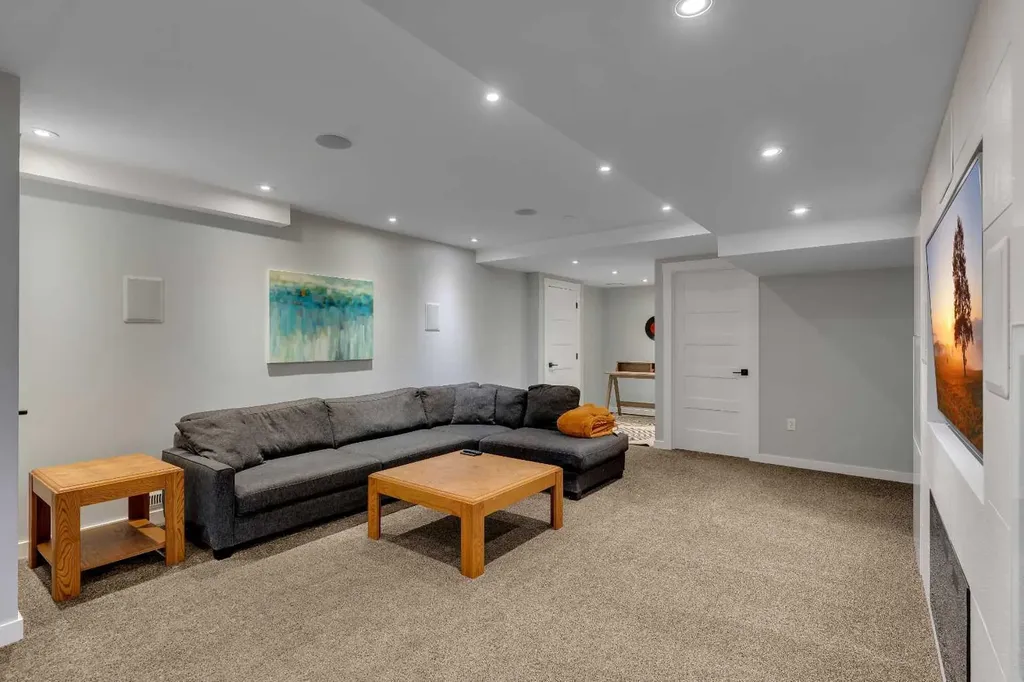 229 22 Avenue NE Calgary AB T2E 1T6