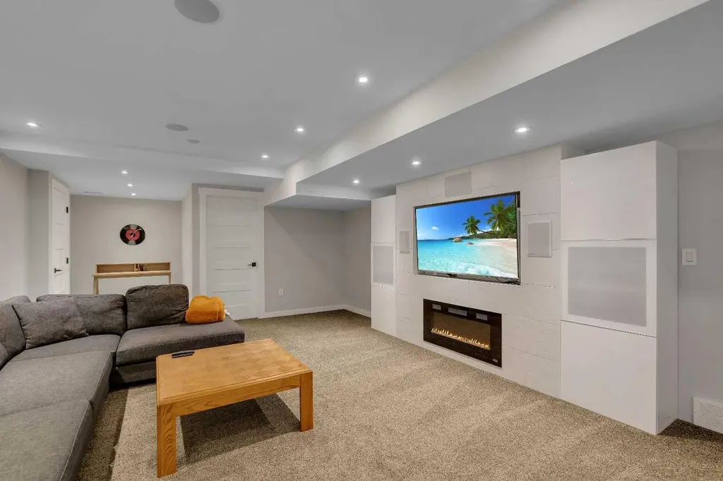 229 22 Avenue NE Calgary AB T2E 1T6
