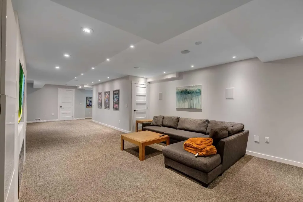229 22 Avenue NE Calgary AB T2E 1T6