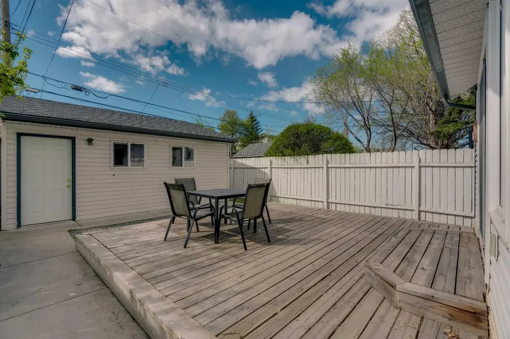 229 22 Avenue NE Calgary AB T2E 1T6