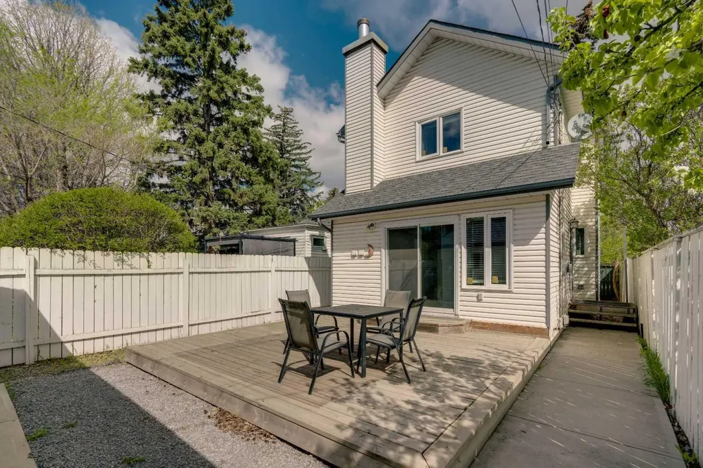 229 22 Avenue NE Calgary AB T2E 1T6