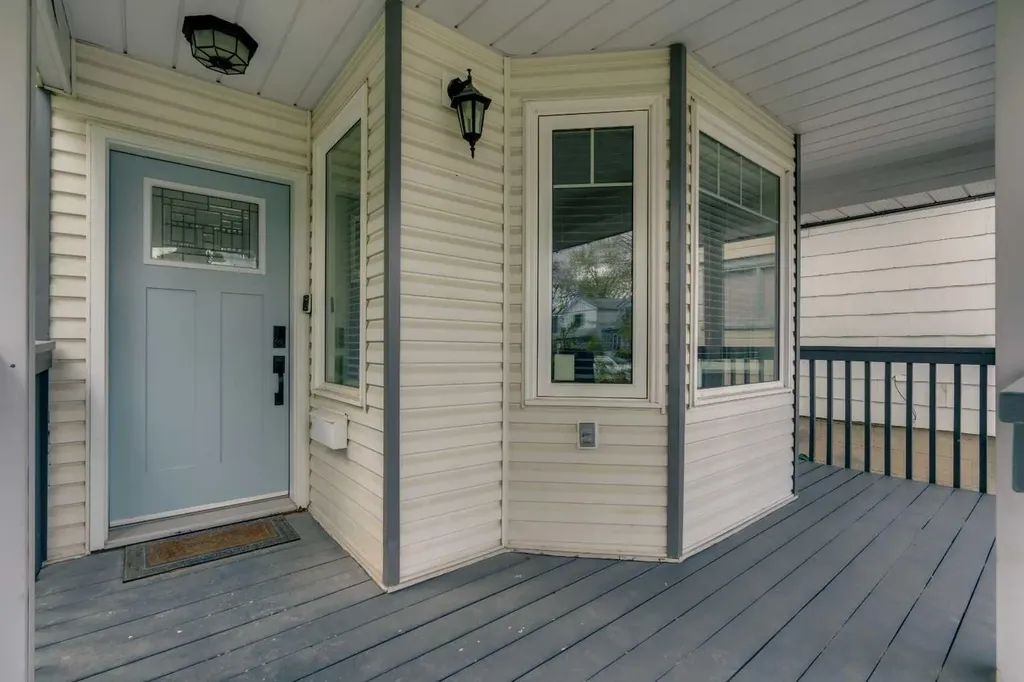 229 22 Avenue NE Calgary AB T2E 1T6