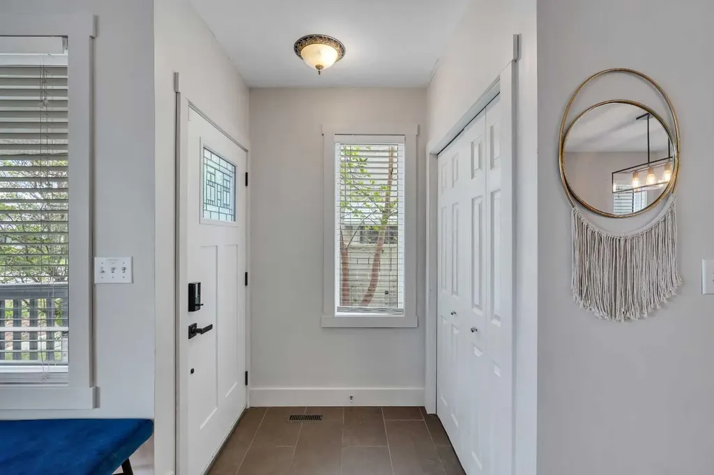 229 22 Avenue NE Calgary AB T2E 1T6