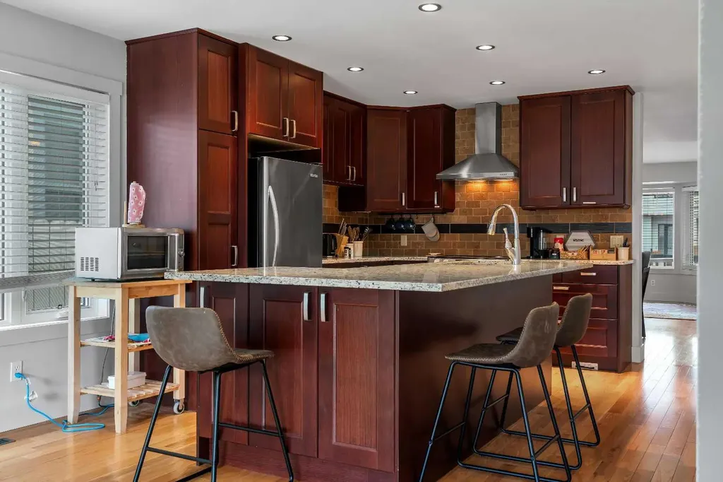 229 22 Avenue NE Calgary AB T2E 1T6