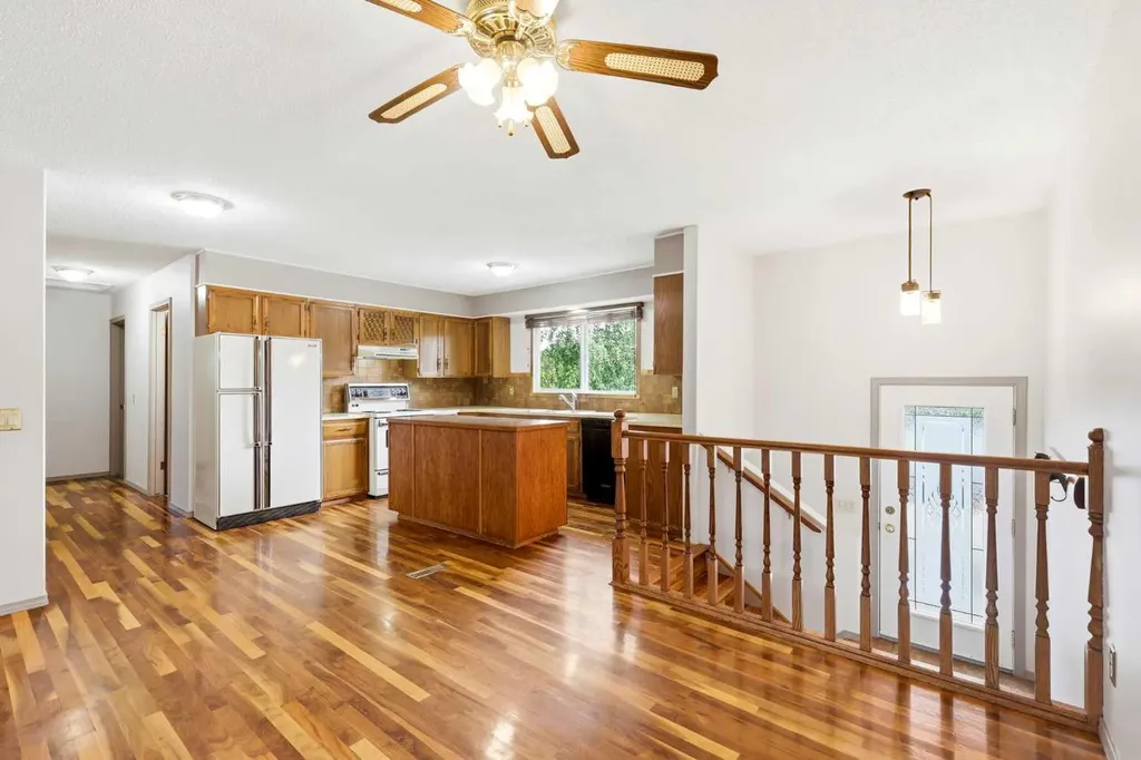 1251 Hunterquay Hill NW Calgary AB T2K 4T3