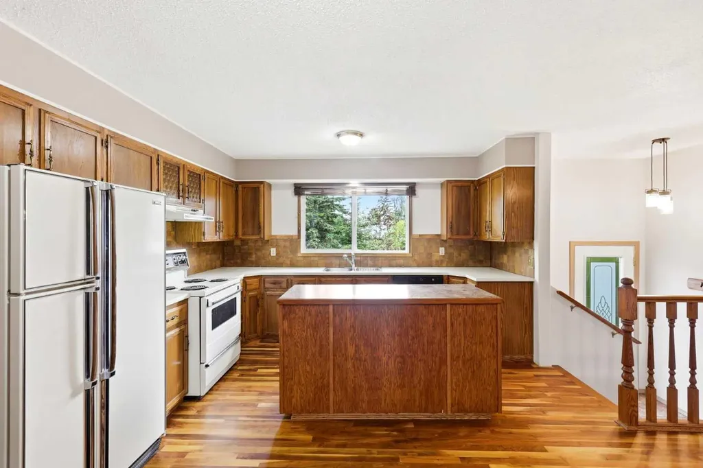 1251 Hunterquay Hill NW Calgary AB T2K 4T3