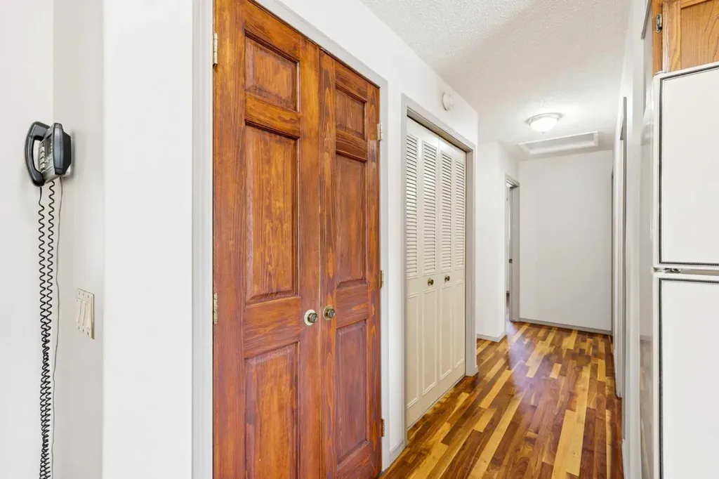 1251 Hunterquay Hill NW Calgary AB T2K 4T3