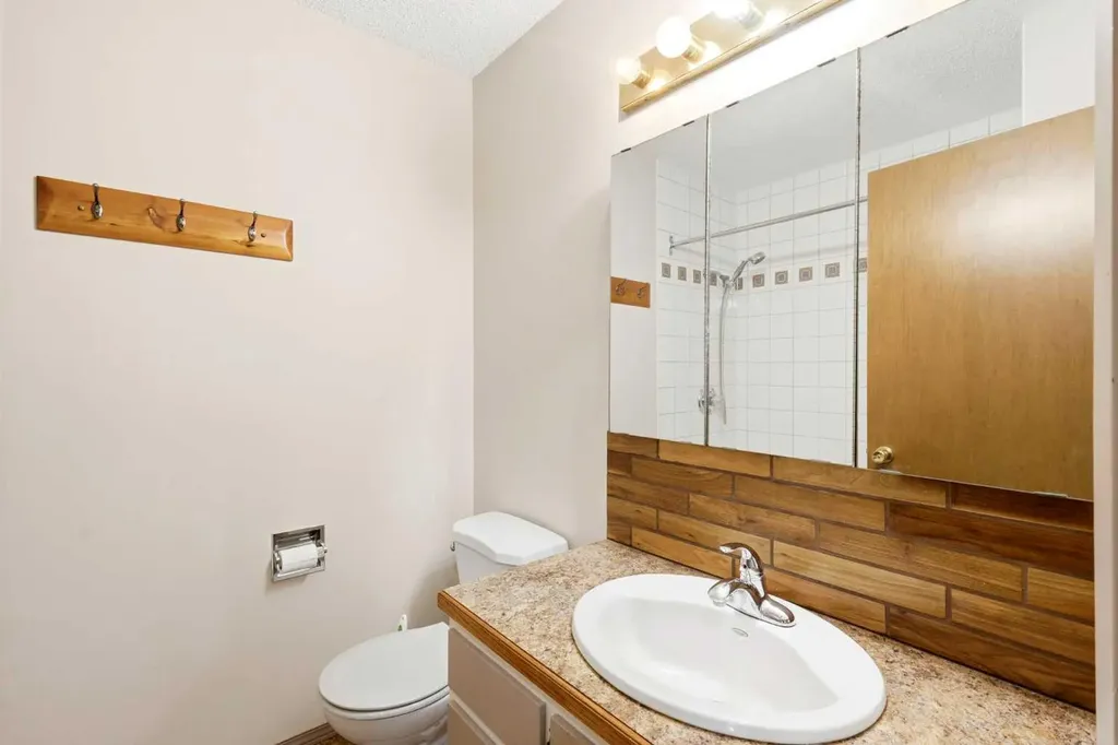 1251 Hunterquay Hill NW Calgary AB T2K 4T3