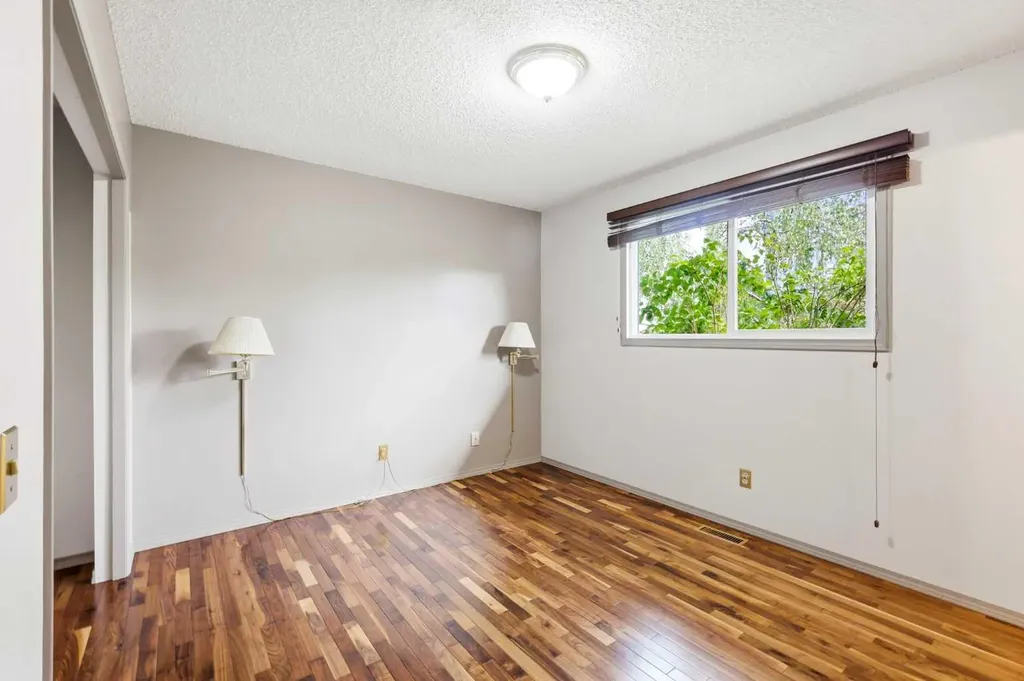 1251 Hunterquay Hill NW Calgary AB T2K 4T3
