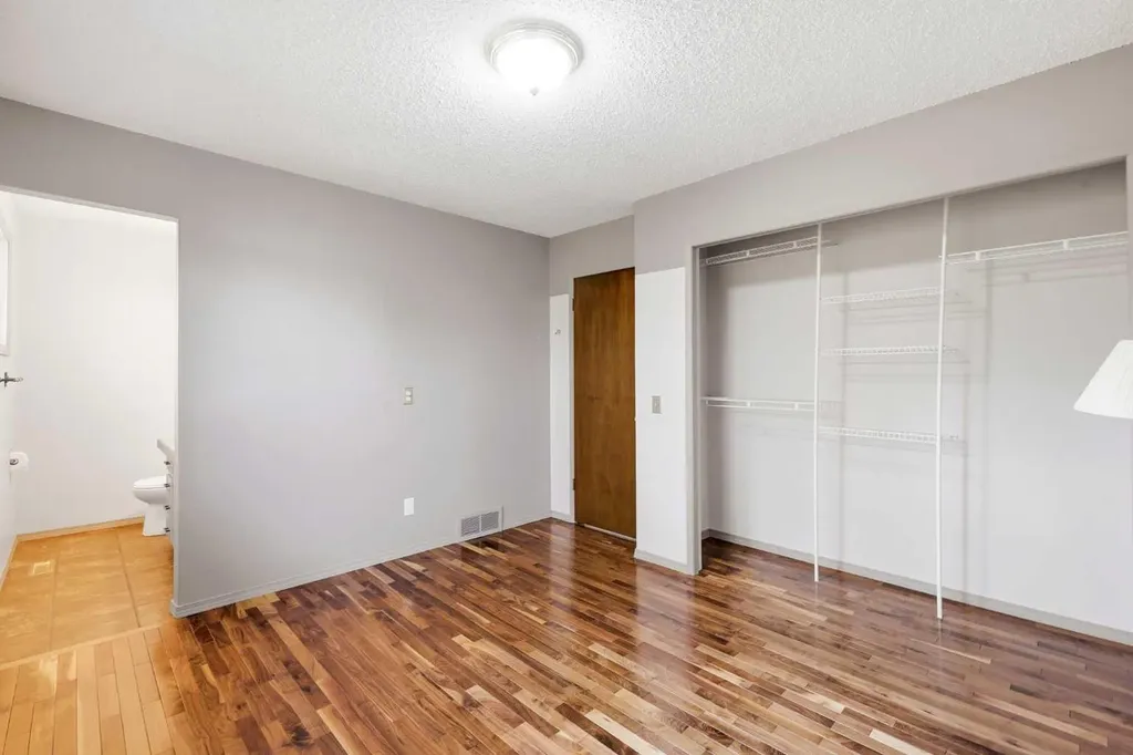 1251 Hunterquay Hill NW Calgary AB T2K 4T3