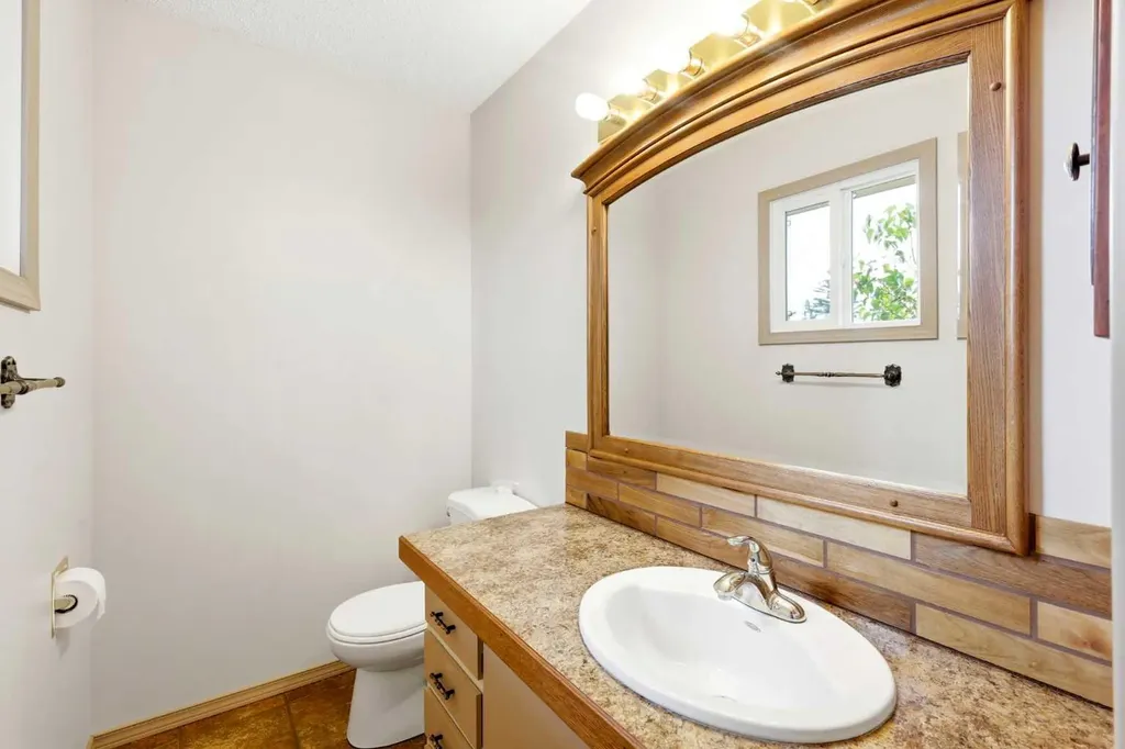 1251 Hunterquay Hill NW Calgary AB T2K 4T3
