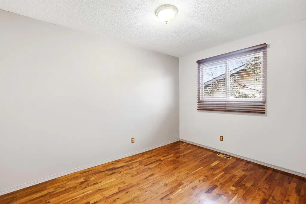 1251 Hunterquay Hill NW Calgary AB T2K 4T3