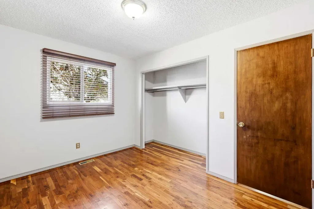 1251 Hunterquay Hill NW Calgary AB T2K 4T3