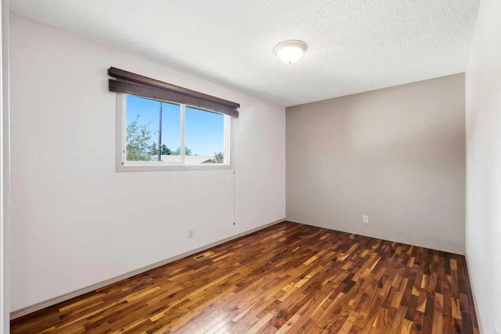 1251 Hunterquay Hill NW Calgary AB T2K 4T3