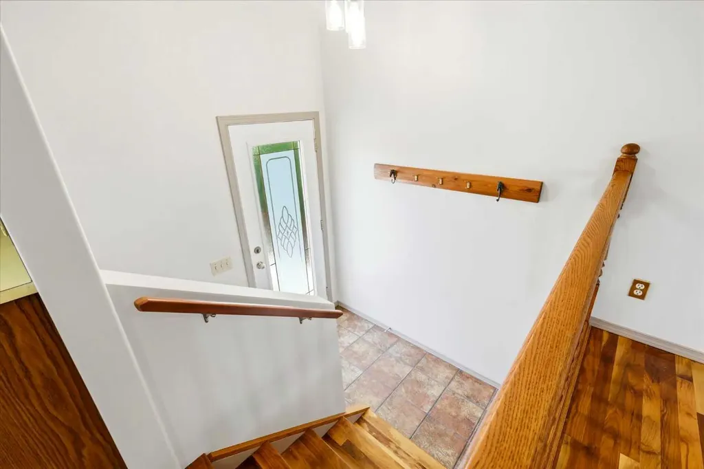 1251 Hunterquay Hill NW Calgary AB T2K 4T3