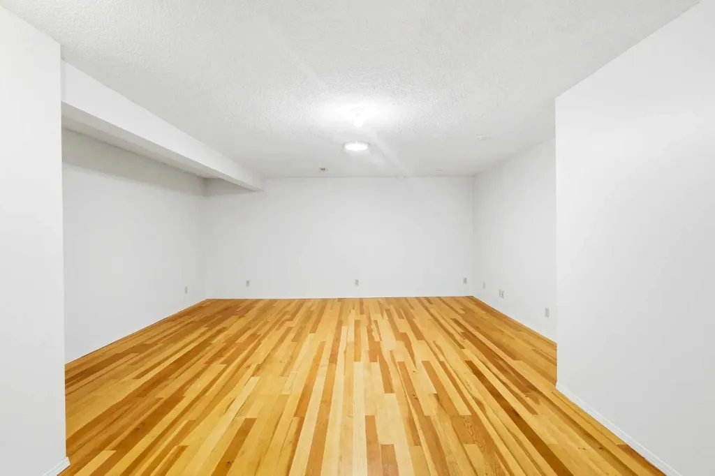 1251 Hunterquay Hill NW Calgary AB T2K 4T3