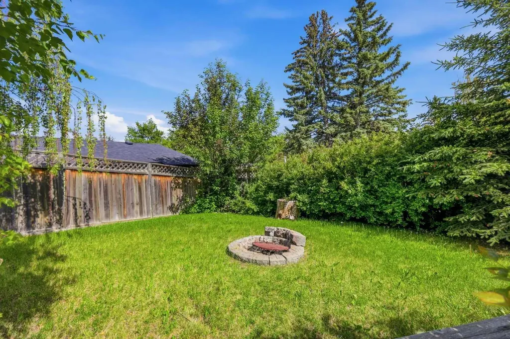 1251 Hunterquay Hill NW Calgary AB T2K 4T3