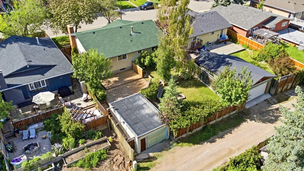 1251 Hunterquay Hill NW Calgary AB T2K 4T3