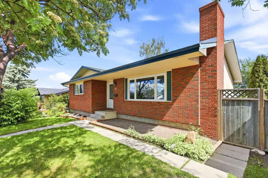 1251 Hunterquay Hill NW Calgary AB T2K 4T3