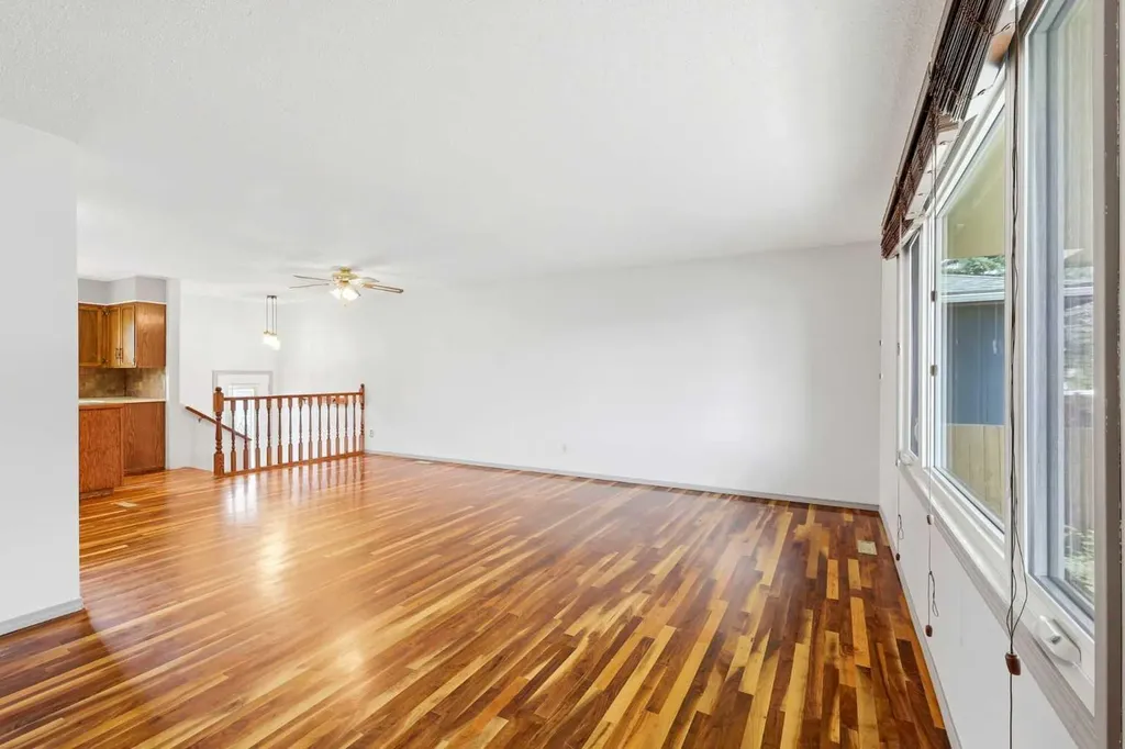 1251 Hunterquay Hill NW Calgary AB T2K 4T3