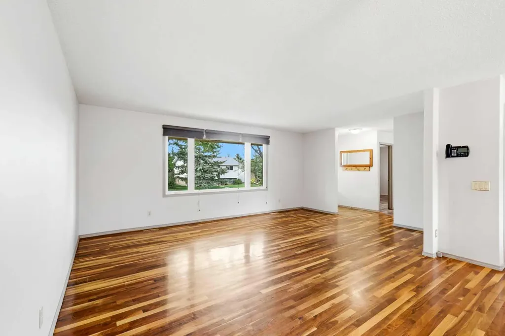 1251 Hunterquay Hill NW Calgary AB T2K 4T3