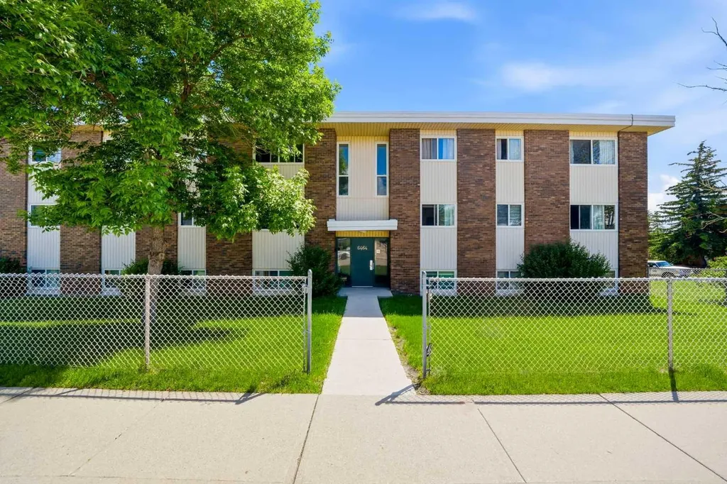 6464 Travois Crescent NW Calgary AB T2K 3S9