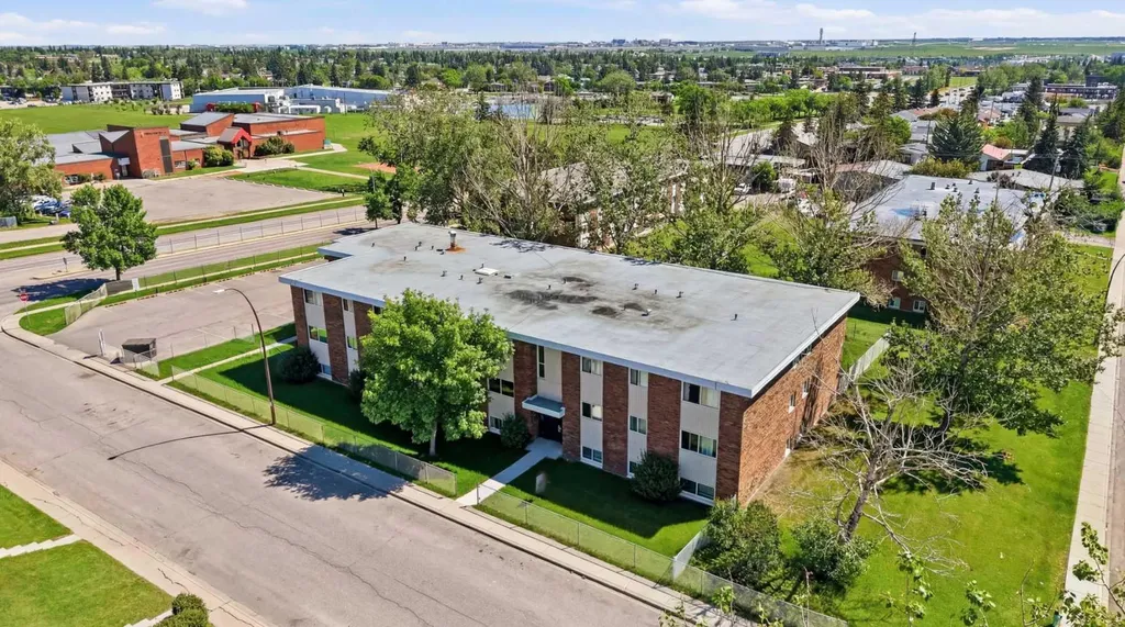 6464 Travois Crescent NW Calgary AB T2K 3S9