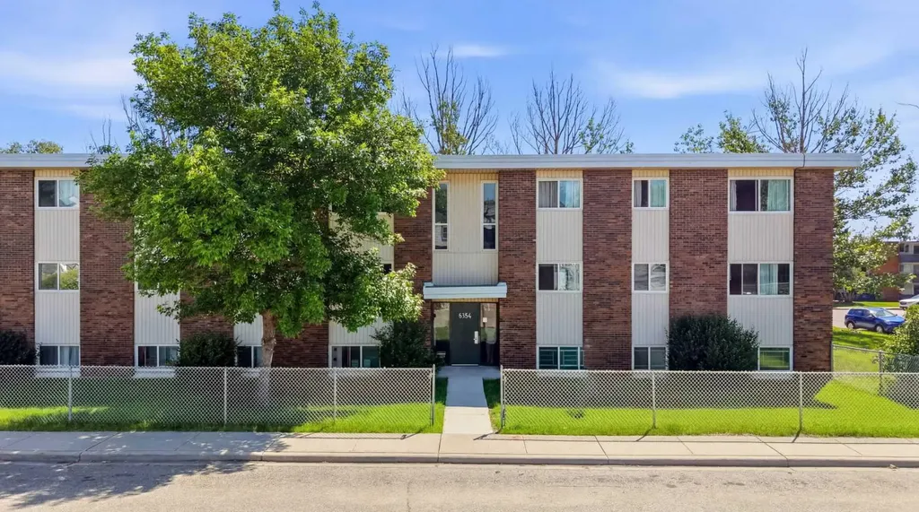 6464 Travois Crescent NW Calgary AB T2K 3S9