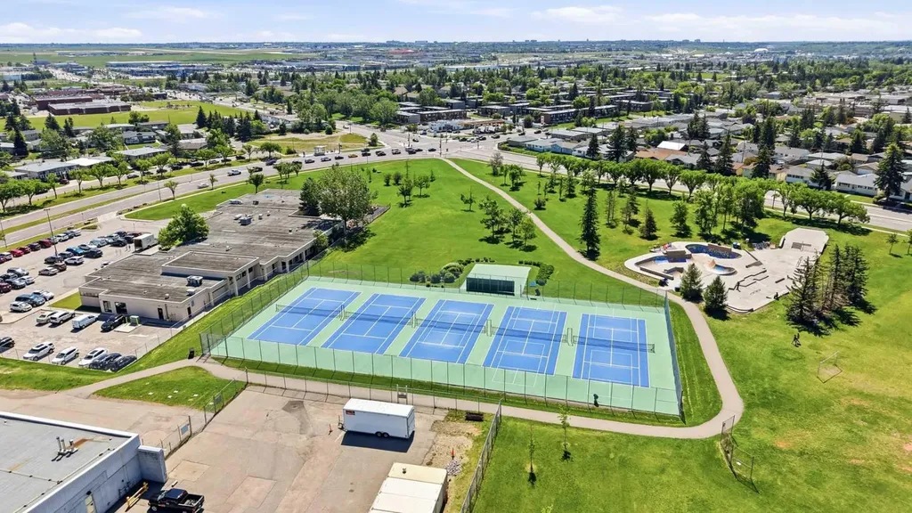 6464 Travois Crescent NW Calgary AB T2K 3S9