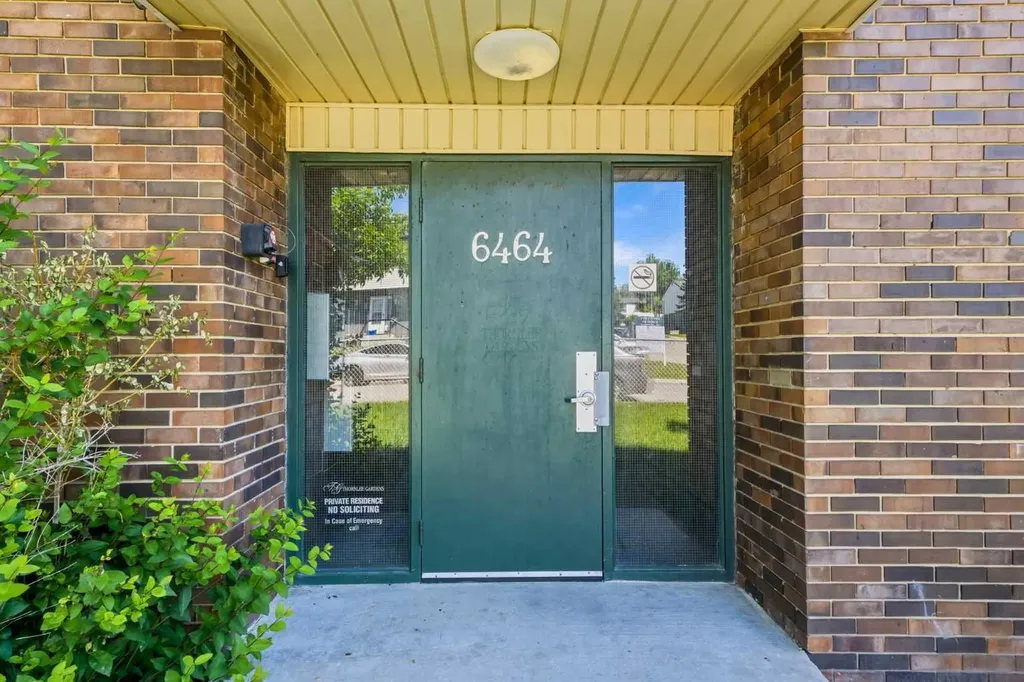 6464 Travois Crescent NW Calgary AB T2K 3S9