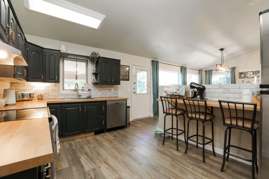 272 E 2 Avenue S Magrath AB T0K 1J0
