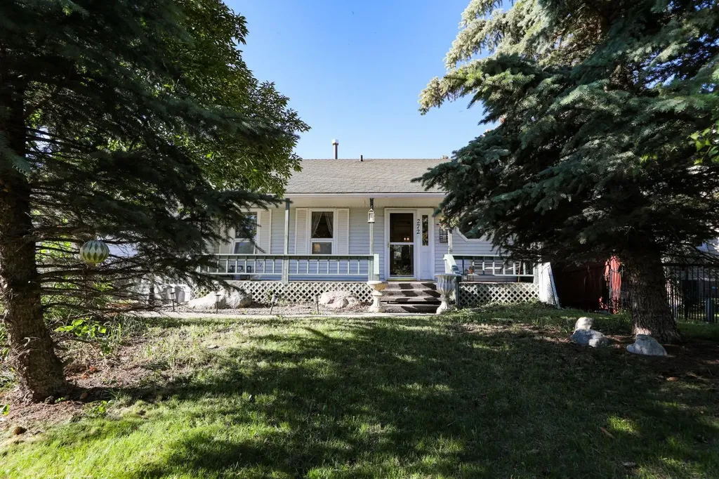 272 E 2 Avenue S Magrath AB T0K 1J0