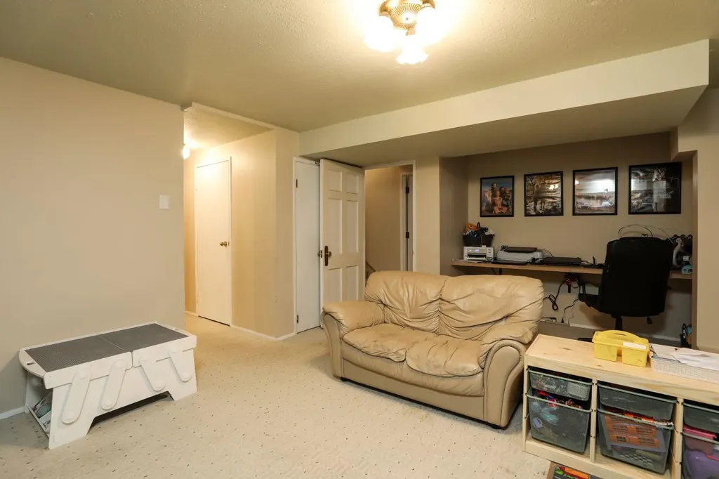 272 E 2 Avenue S Magrath AB T0K 1J0