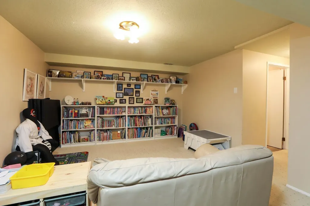 272 E 2 Avenue S Magrath AB T0K 1J0