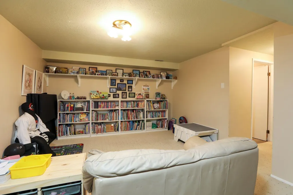 272 E 2 Avenue S Magrath AB T0K 1J0
