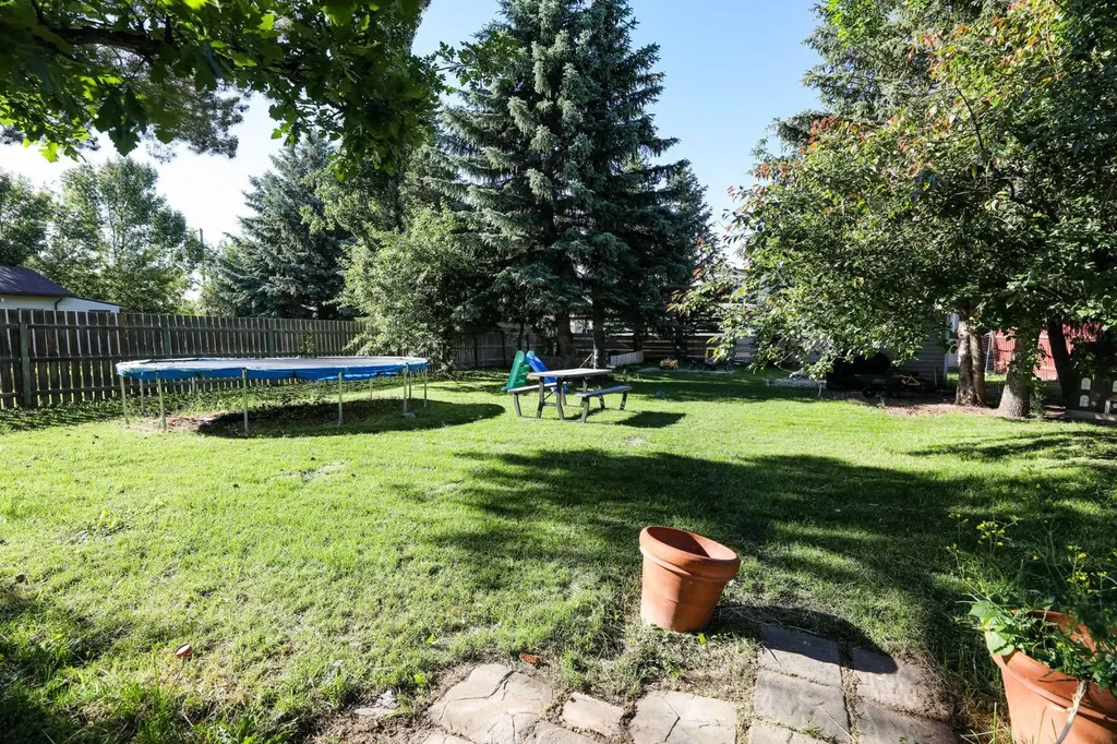 272 E 2 Avenue S Magrath AB T0K 1J0