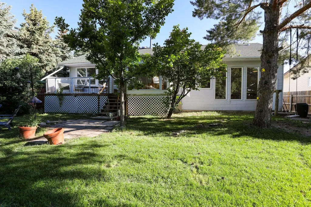272 E 2 Avenue S Magrath AB T0K 1J0