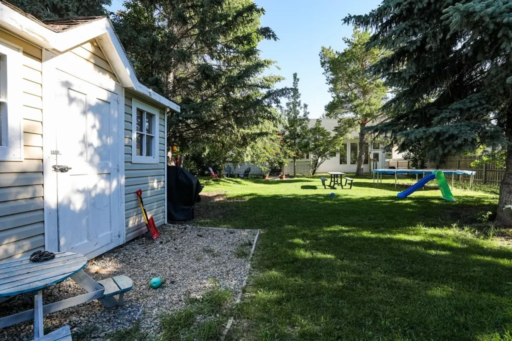 272 E 2 Avenue S Magrath AB T0K 1J0