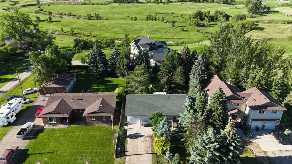 272 E 2 Avenue S Magrath AB T0K 1J0