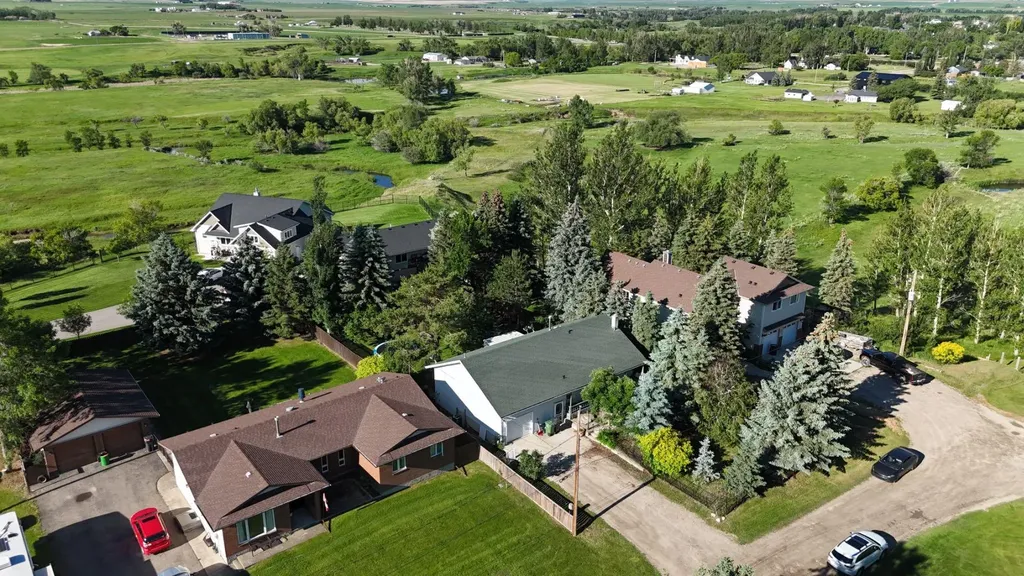 272 E 2 Avenue S Magrath AB T0K 1J0