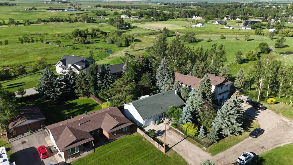 272 E 2 Avenue S Magrath AB T0K 1J0