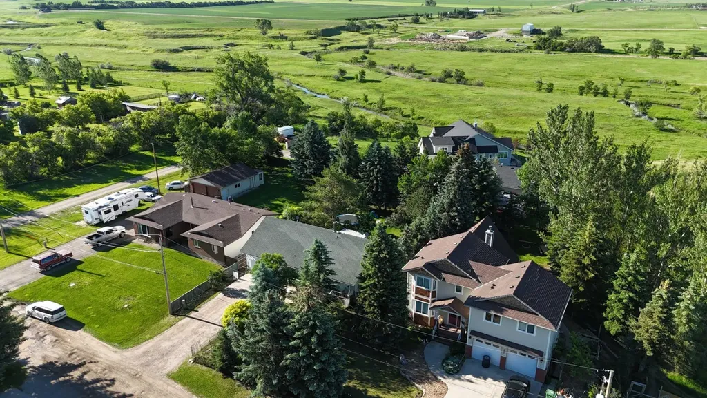 272 E 2 Avenue S Magrath AB T0K 1J0