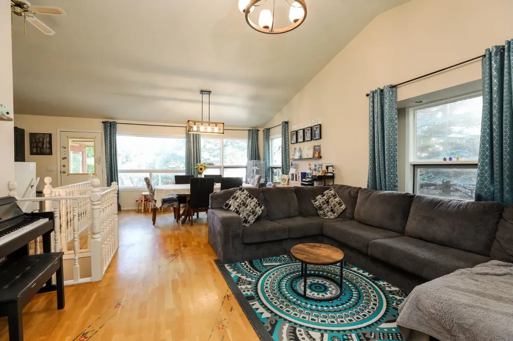 272 E 2 Avenue S Magrath AB T0K 1J0