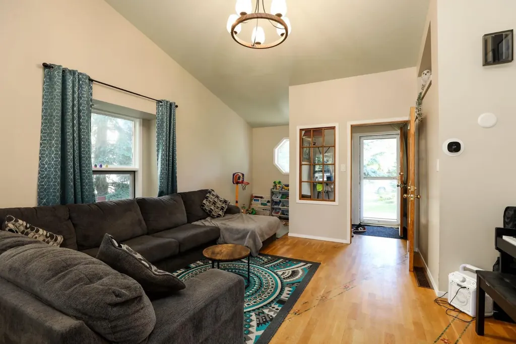 272 E 2 Avenue S Magrath AB T0K 1J0