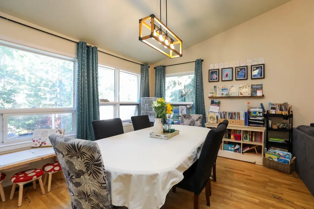272 E 2 Avenue S Magrath AB T0K 1J0