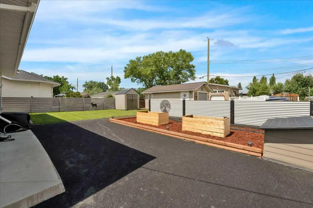 401 15 Street E Drumheller AB T0J 0Y5